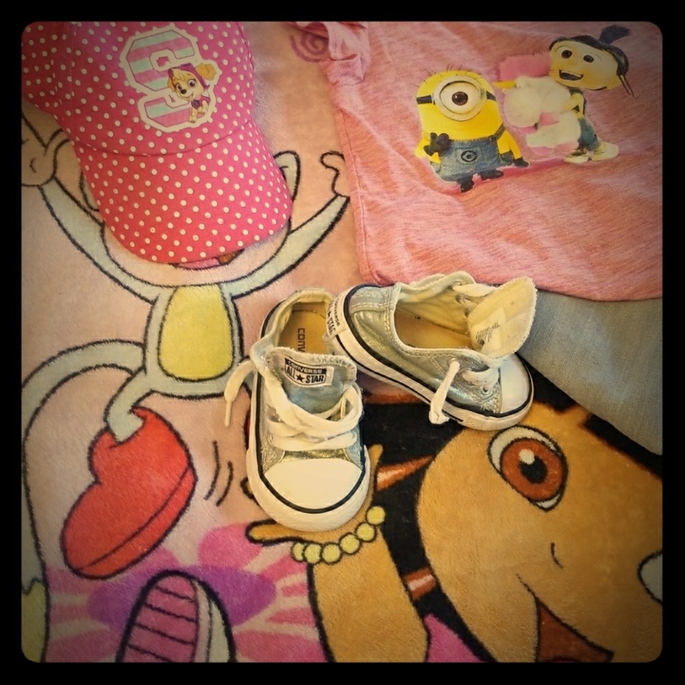 Toddler converse shoes sz 5